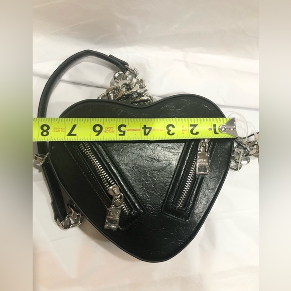 Steve Madden black crinkled zippered heavy chain heart shaped crossbody‎ bag new - Picture 16 of 17